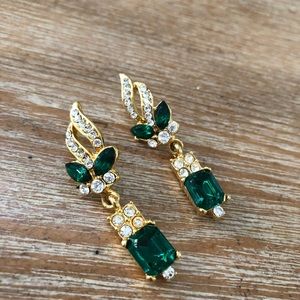 Rhinestone & green gold tone earrings